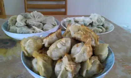 Pan-fried dumplings with leek