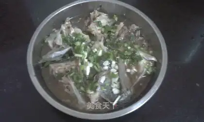 Steamed bighead head with black bean sauce