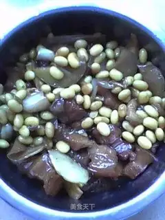 braised pork and soy beans