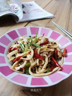 Spicy hand-shredded tea tree mushroom