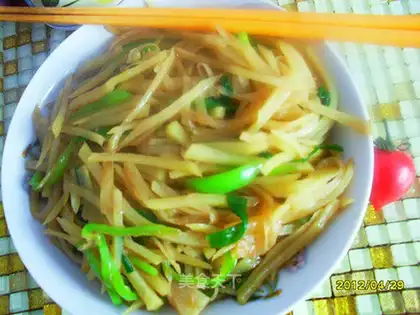 Spicy fried shredded potatoes