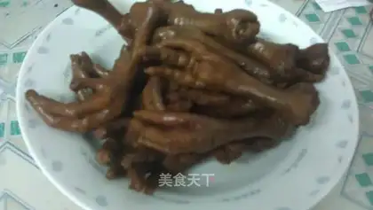Stewed chicken feet in soy sauce