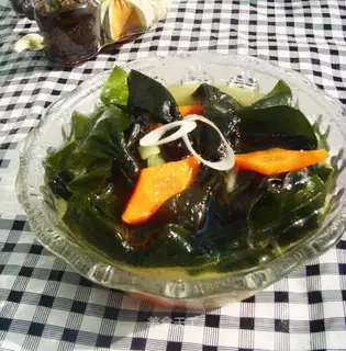 stir-fried seaweed with carrot