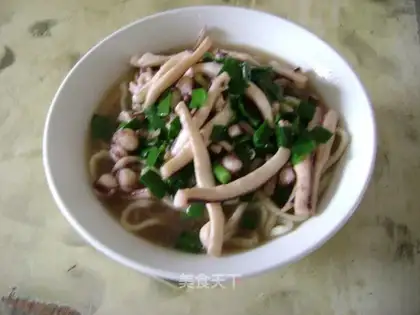 Cuttlefish and leek noodles