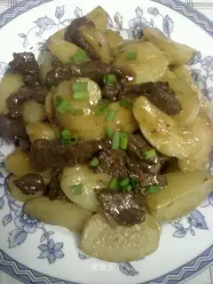 stir-fried potatoes with beef