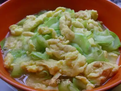 Scrambled eggs with zucchini