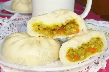 Curry pork bun