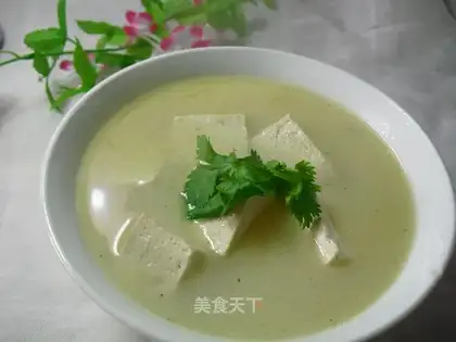 Crucian carp tofu soup