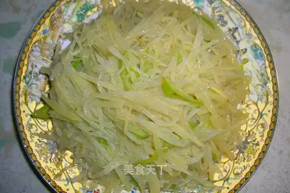 Potato and green pepper shredded