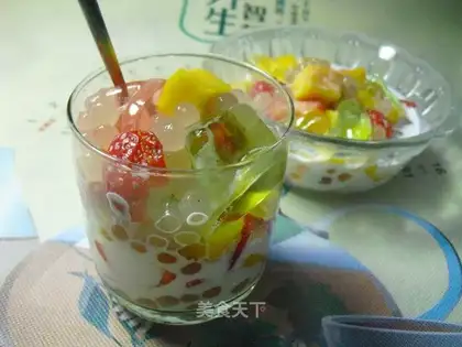 Fruit Sauce with Milk Sago