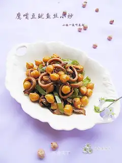 Scrambled squid with chickpeas