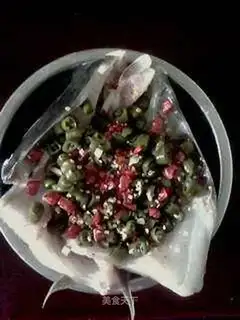 chopped pepper fish head