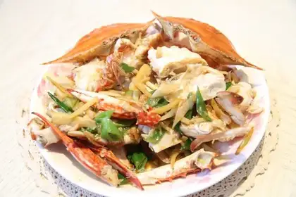 stir-fried crab with onions and ginger
