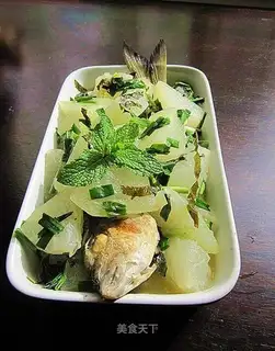 Braised old zucchini with fish