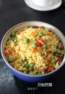 Fried rice wrapped in gold and silver egg