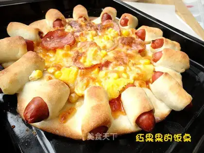 Pineapple ham lace pizza
