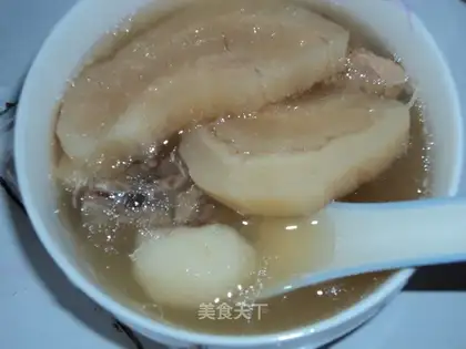 Pueraria chinensis horseshoe ribs soup