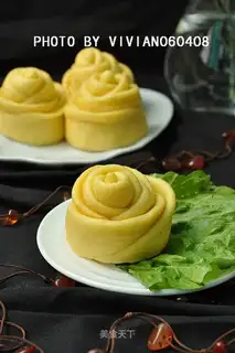 Corn and rose steamed buns
