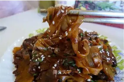 stir-fried rice noodle with chicken gizzards