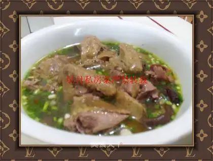 Steamed pigeons with mushrooms