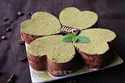 Four-leaf clover matcha mousse