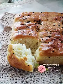 Black sesame steak bun