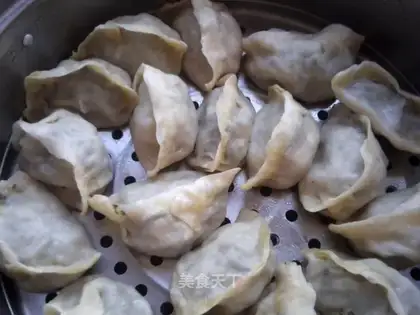Steamed dumplings with wild vegetables