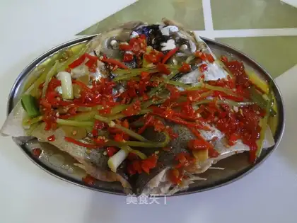 chopped pepper fish head
