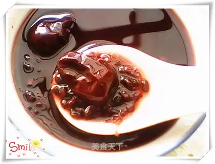 Black rice and red dates porridge
