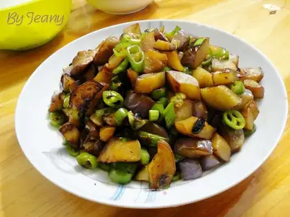 stir-fried diced eggplant with black pepper