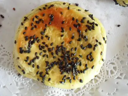 Sesame date paste cake