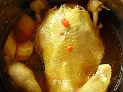 Stewed Grass Chicken with Cordyceps Flowers