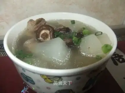 Radish and mushroom ribs soup