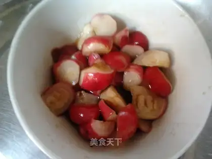 Sweet and sour poplar flower radish slices
