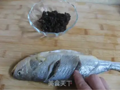Make Steamed yellow croaker step 3