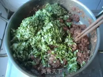 Make Sophora japonica meatball soup step 8