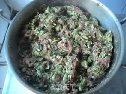 Make Sophora japonica meatball soup step 9