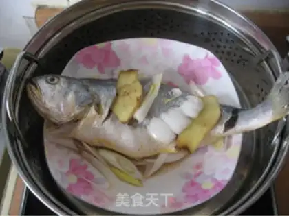 Make Steamed yellow croaker step 5