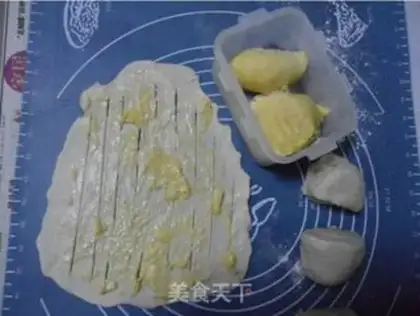 Make Durian scallion pancake step 4