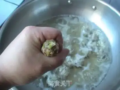 Make Sophora japonica meatball soup step 10