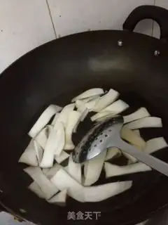 Make Fried pork slices with green pepper and mushroom step 3