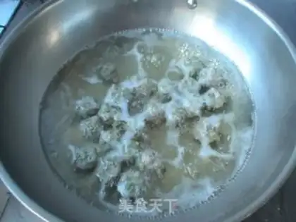Make Sophora japonica meatball soup step 11