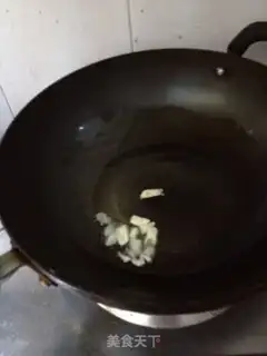 Make Fried pork slices with green pepper and mushroom step 4