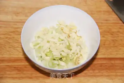 Make Maotai-flavored dried fish step 3