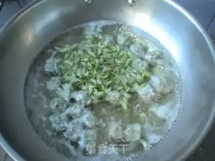 Make Sophora japonica meatball soup step 12