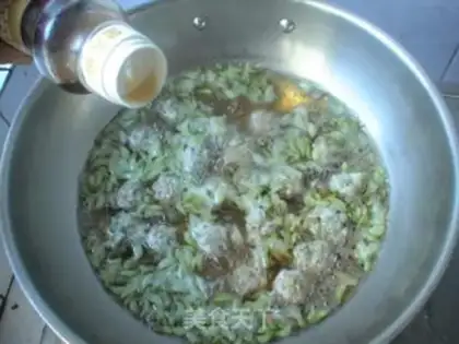 Make Sophora japonica meatball soup step 13