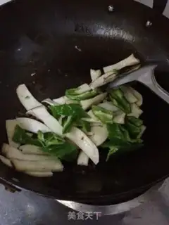Make Fried pork slices with green pepper and mushroom step 6