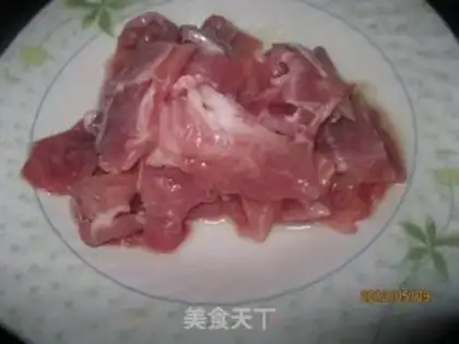 Make stir-fried pork with tofu bamboo step 1