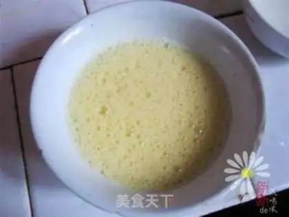 Make Tomato shrimp skin and egg soup step 1