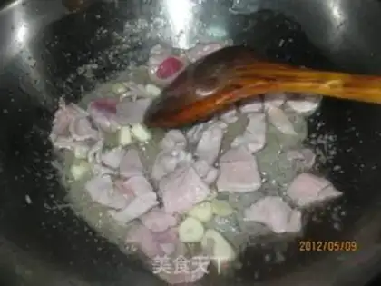 Make stir-fried pork with tofu bamboo step 3